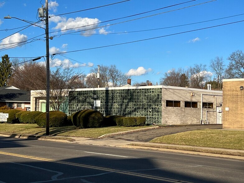 Primary Photo Of 1930 Fulton Ave NW, Canton Medical For Lease