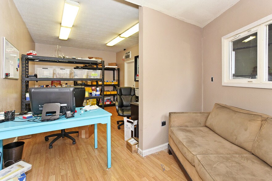 More Photos Of 1125 N King St, Honolulu Storefront Retail Office For Lease