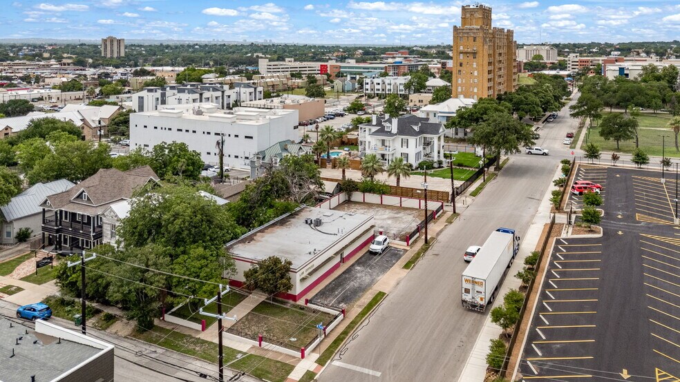 More Photos Of 201 W Poplar St, San Antonio Medical For Sale