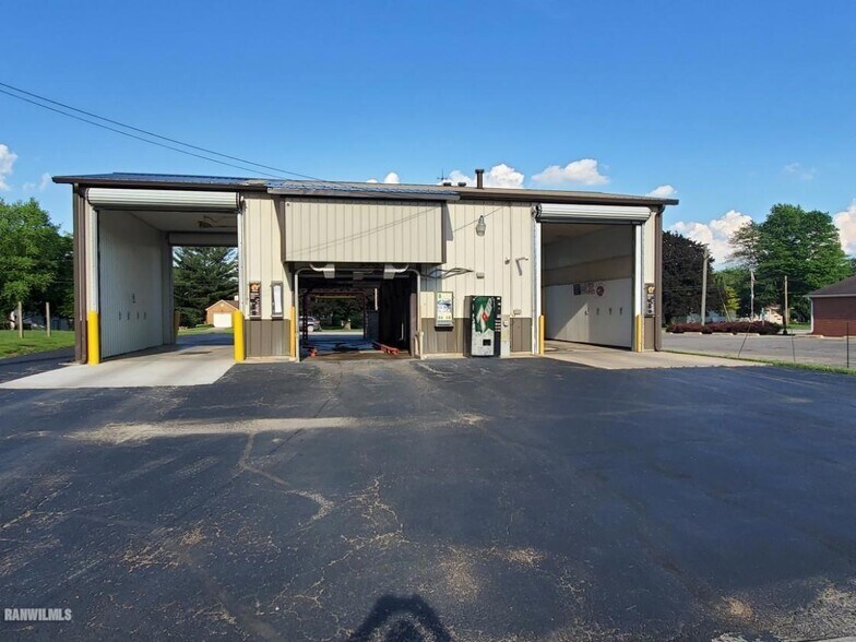 More Photos Of 911 S Logan St, Lena Carwash For Sale