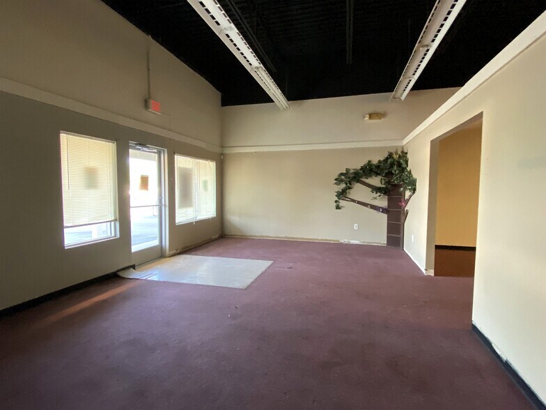 More Photos Of 401 SW 1st St, Paoli Unknown For Lease