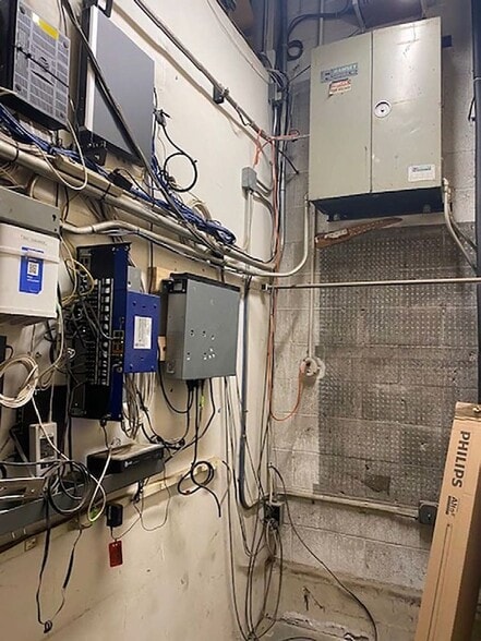 More Photos Of 2415 S Byrne Rd, Toledo Showroom For Sale