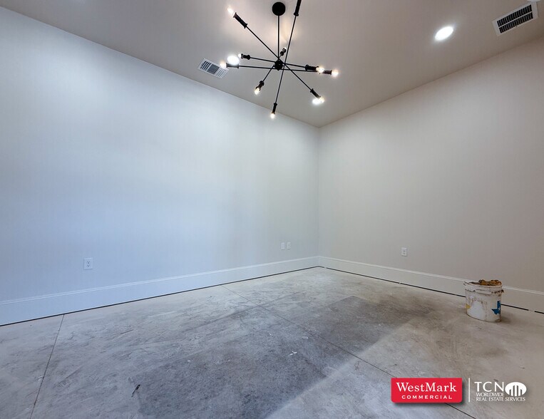 More Photos Of 6301-6303 79th Street, Lubbock Office For Lease