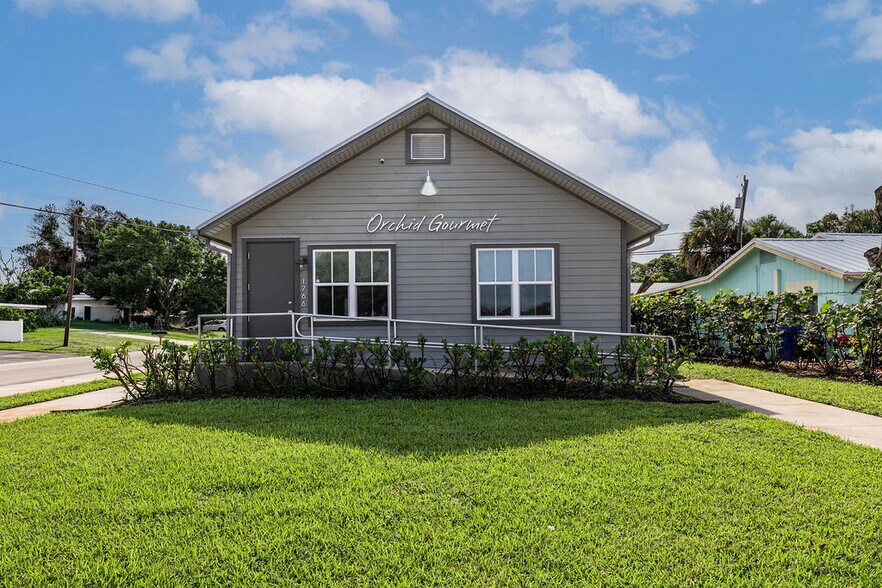 Primary Photo Of 1766 14th Ave, Vero Beach Restaurant For Sale