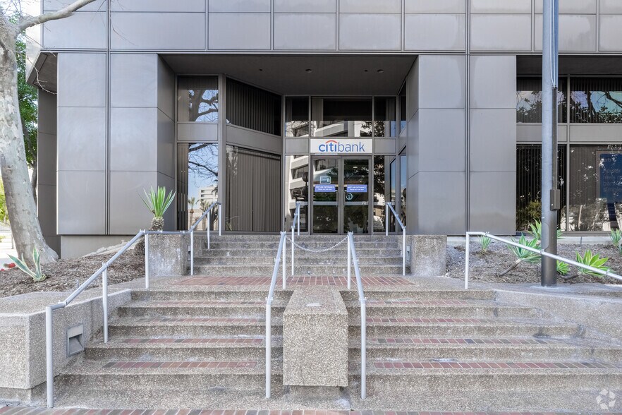 More Photos Of 700 N Brand Blvd, Glendale Office For Lease