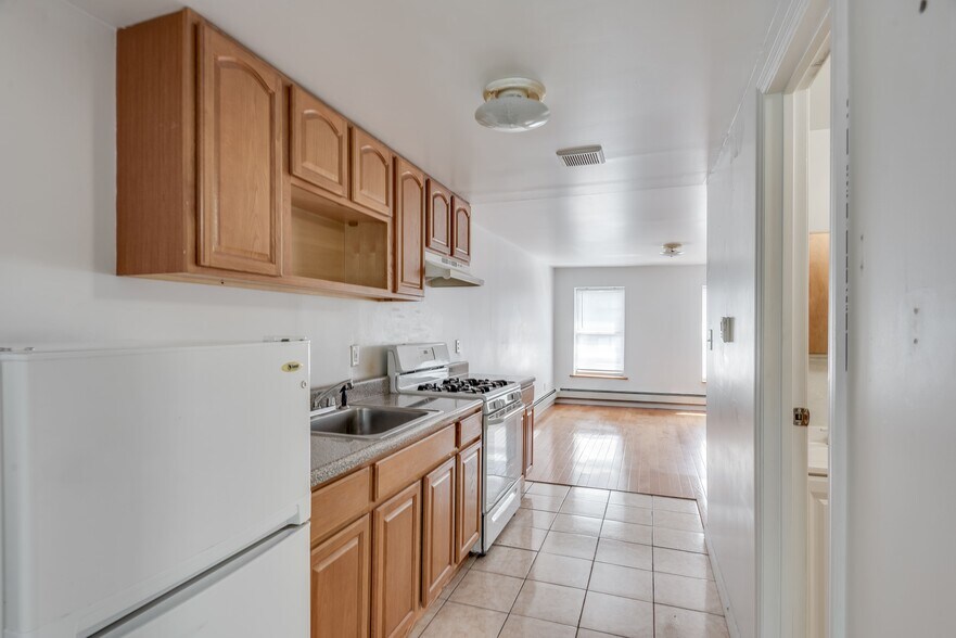 More Photos Of 489 Myrtle Ave, Brooklyn Storefront Retail Residential For Sale