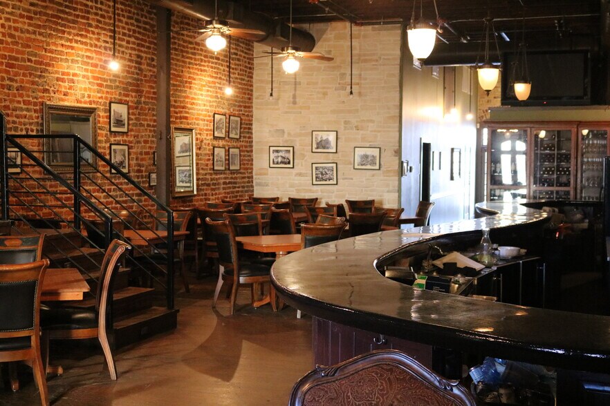 More Photos Of 111 E Erwin St, Tyler Storefront Retail Office For Lease