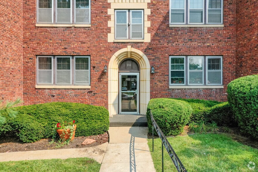 More Photos Of 211 S 37th St, Omaha Apartments For Sale