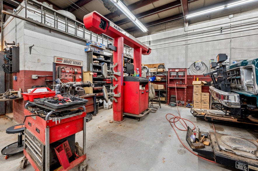 More Photos Of 15 King Spring Rd, Windsor Locks Auto Repair For Sale