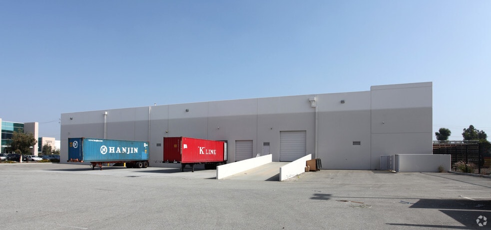 More Photos Of 5866 Smithway St, Commerce Warehouse For Lease