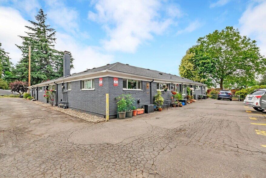 More Photos Of 206-240 NE 66th Ave, Portland Apartments For Sale