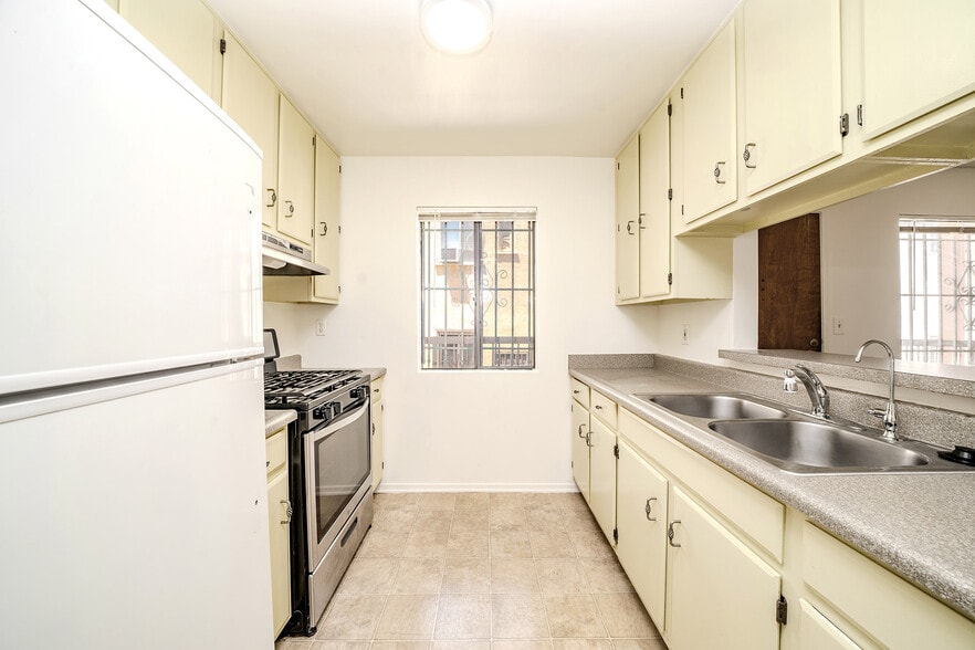 More Photos Of 313 N Alexandria Ave, Los Angeles Apartments For Sale