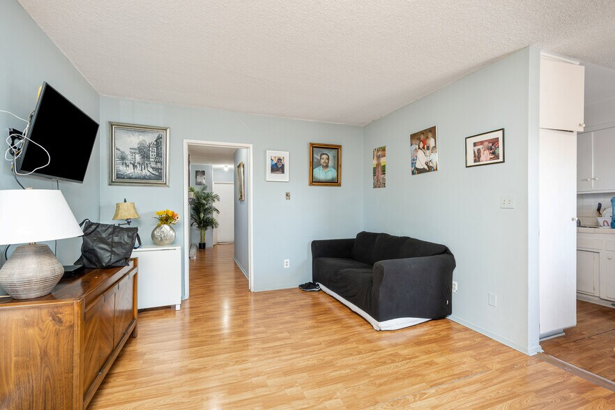 More Photos Of 13631 Vanowen St, Van Nuys Apartments For Sale