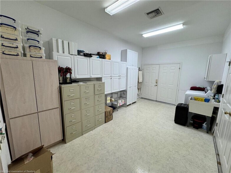 More Photos Of 2605 Bayview St, Sebring General Retail For Lease