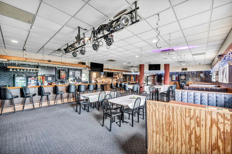 More Photos Of 5348 E Lake Rd, Sheffield Lake Restaurant For Sale