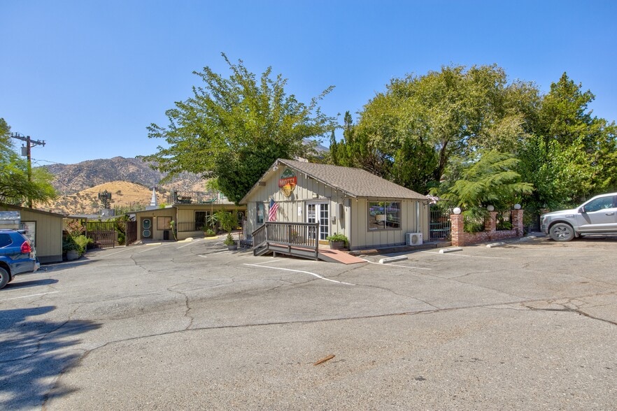 More Photos Of 13383 Sierra Way, Kernville Hotel For Sale