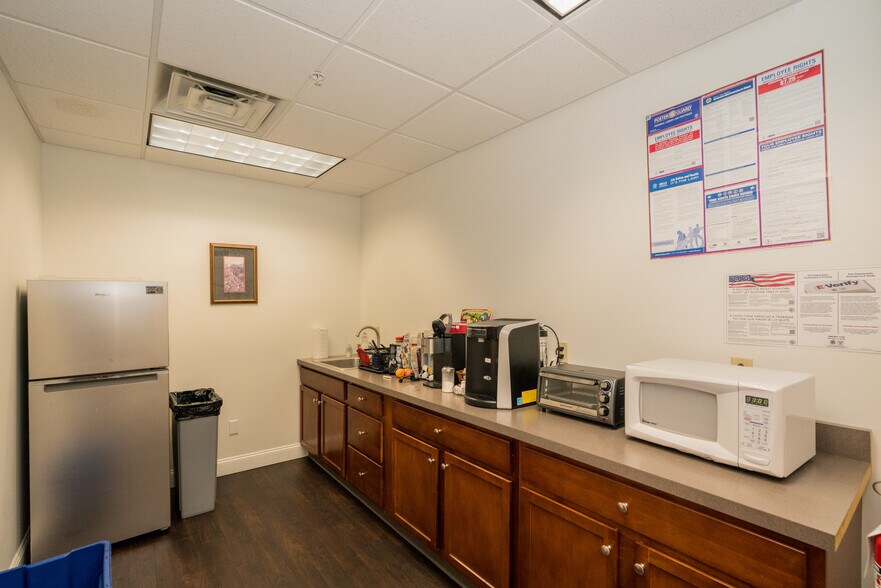 More Photos Of 60 Railroad Pl, Saratoga Springs Office For Lease