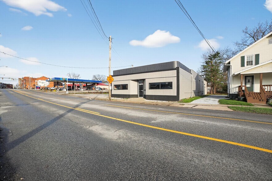 More Photos Of 161 E Main St, Geneva Freestanding For Sale