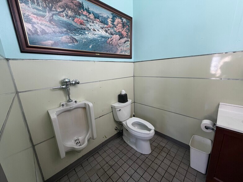 More Photos Of 250 Orchard St, Watertown General Retail For Sale