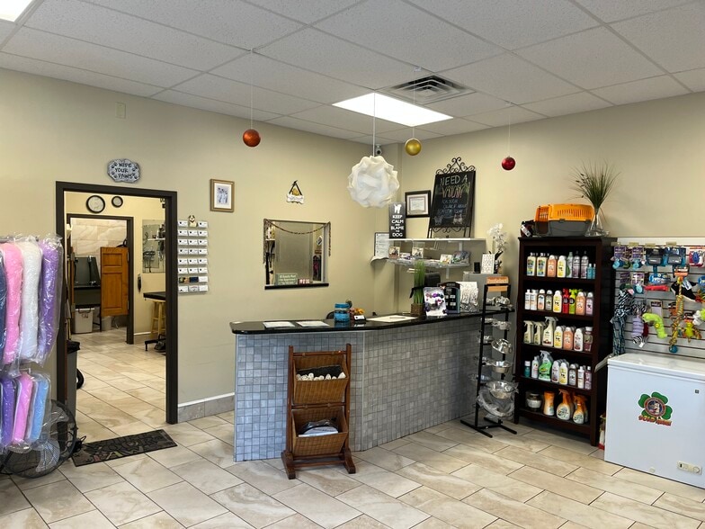 More Photos Of 1343 Lane Ave S, Jacksonville Veterinarian Kennel For Sale