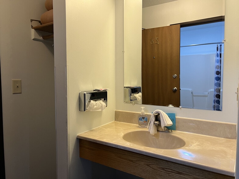 More Photos Of 821 E 7th St, Platte Hotel For Sale