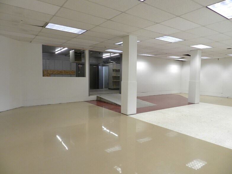 More Photos Of 202 E Main St, Montrose Storefront Retail Office For Lease