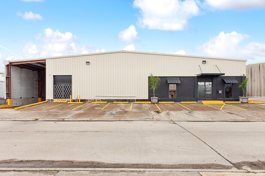 More Photos Of 234 Harbor Cir, New Orleans Warehouse For Sale