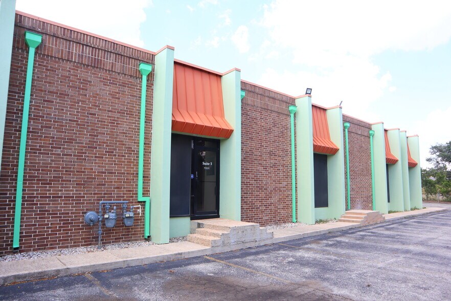 More Photos Of 16410 Blanco Rd, San Antonio Office For Lease