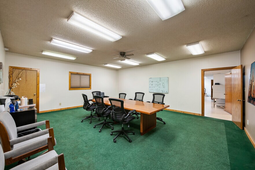 More Photos Of 97 S Red Willow Rd, Evanston Manufacturing For Sale