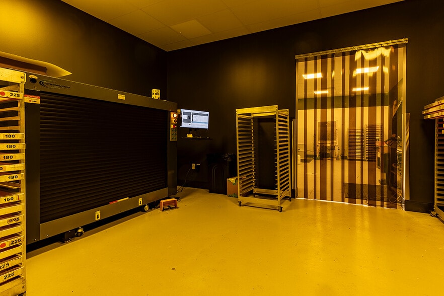 More Photos Of 1900 S Navajo St, Denver Warehouse For Sale