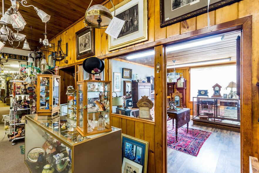 More Photos Of 802 Washington St, Port Townsend General Retail For Sale