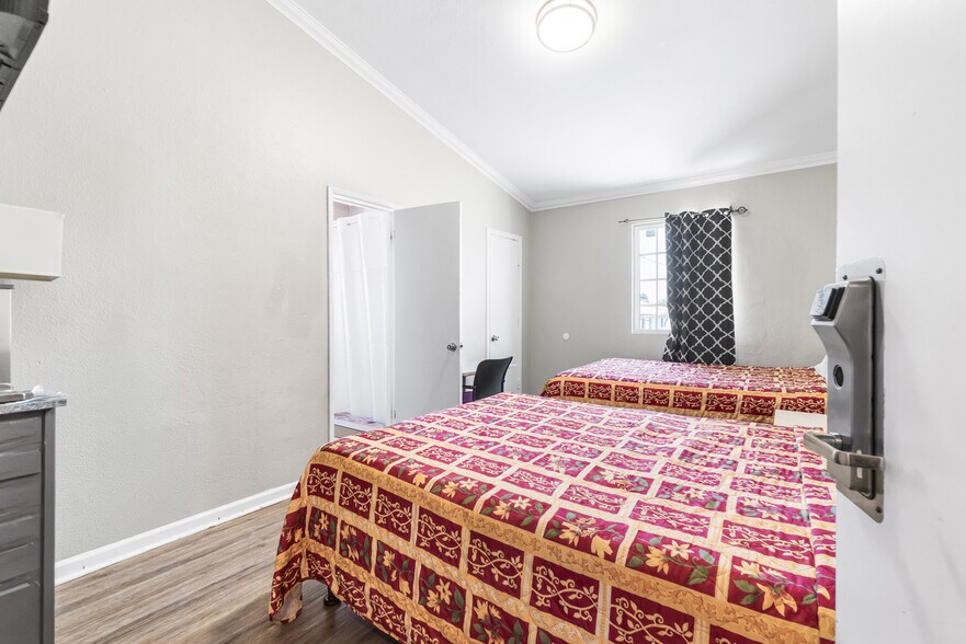 More Photos Of 825 W Gardena Blvd, Gardena Hotel For Sale