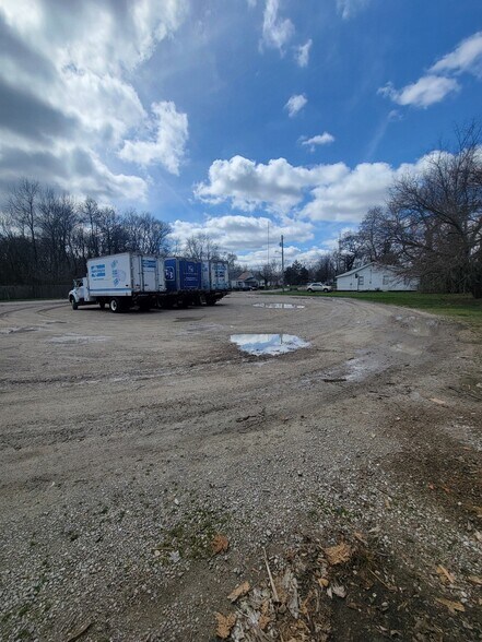 More Photos Of 800 W 17th St, Muncie Warehouse For Sale
