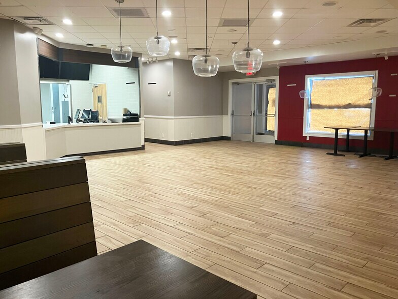 More Photos Of 6362 3 Mile Rd, Bay City Fast Food For Lease