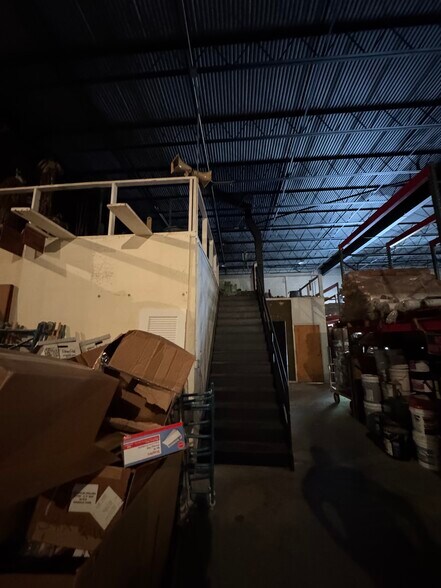 More Photos Of 100 NE 26th St, Miami Warehouse For Sale