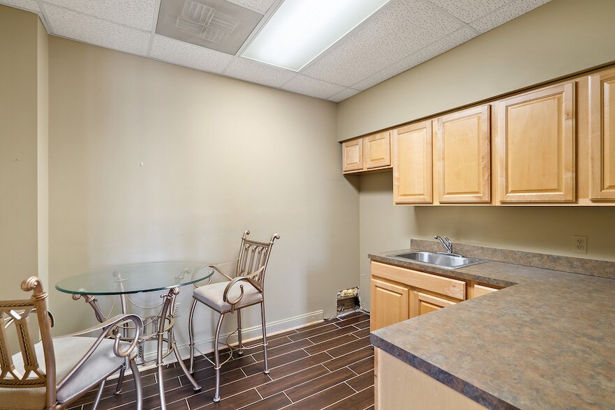 More Photos Of 14325 Willard Rd, Chantilly Office For Lease