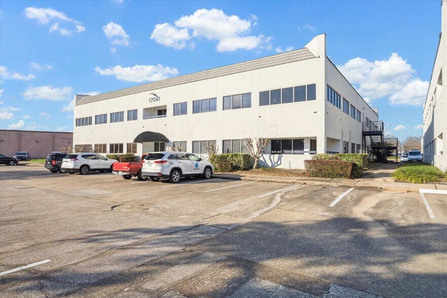 More Photos Of 17041 El Camino Real, Houston Office Residential For Lease