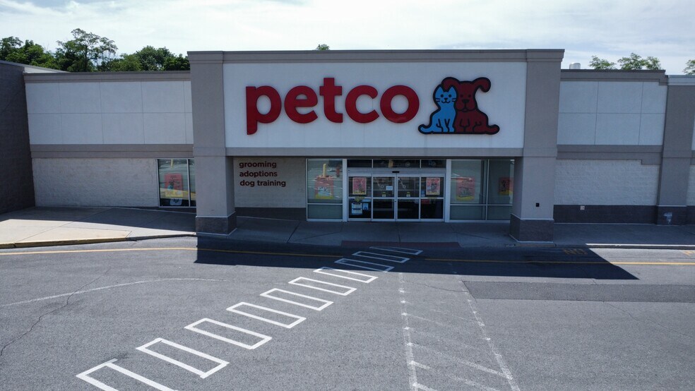 More Photos Of 1320 Lincoln Way E, Chambersburg Unknown For Lease