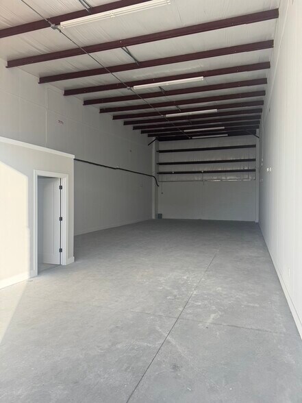 More Photos Of 2682-2730 Amera Trl, Saint Cloud Flex For Lease