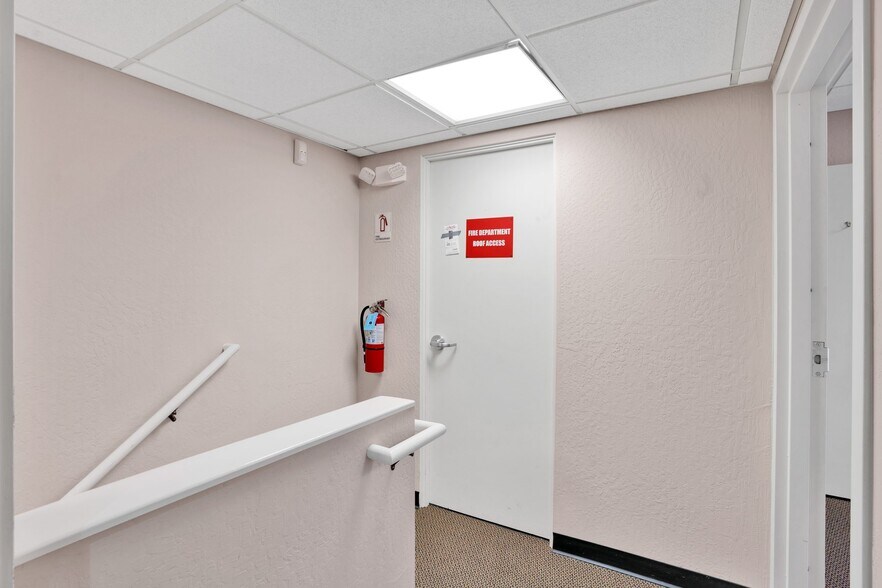 More Photos Of 780 Laurel St, San Carlos Bank For Lease