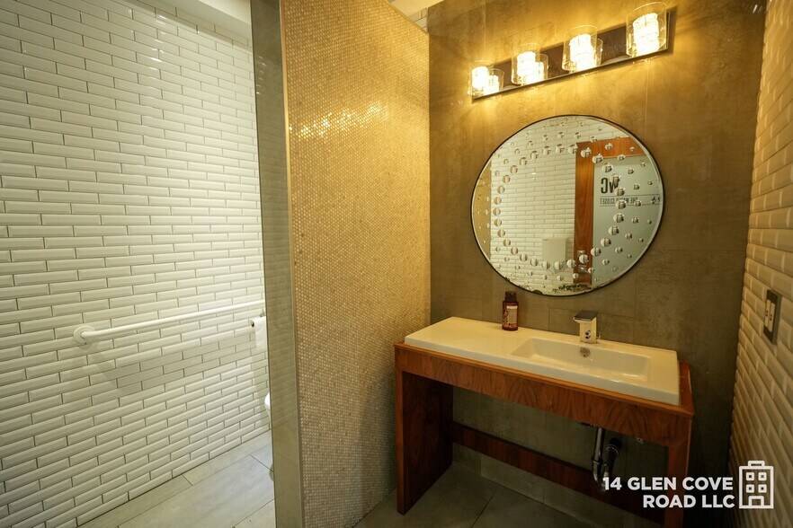 More Photos Of 14 Glen Cove Rd, Roslyn Heights Office For Lease