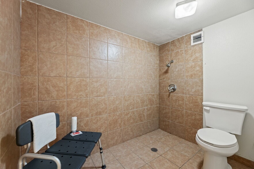 More Photos Of 108 FM 1821, Mineral Wells Hotel For Sale