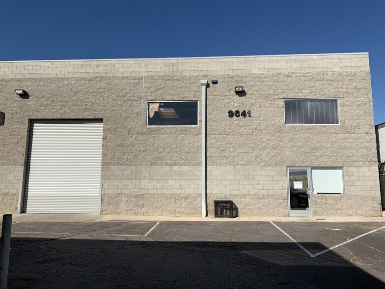 More Photos Of 9641 Owensmouth Ave, Chatsworth Warehouse For Lease