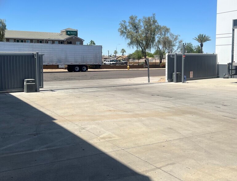 More Photos Of 4845 W McDowell Rd, Phoenix Unknown For Lease