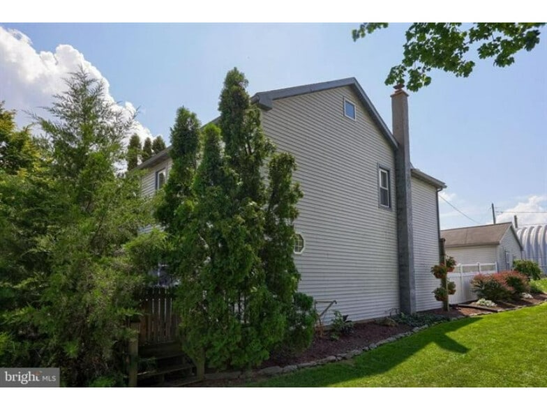 More Photos Of 240 Railroad Ave, Bird In Hand Flex For Sale
