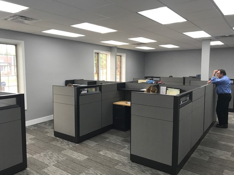 More Photos Of 20902 Mack Ave, Grosse Pointe Office For Lease