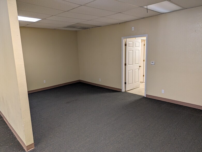 More Photos Of 101 W San Antonio St, San Marcos Office For Lease