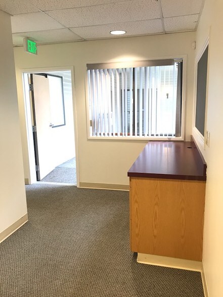 More Photos Of 17175 SW Tualatin Valley Hwy, Beaverton Medical For Lease