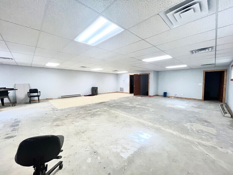 More Photos Of 1709-1713 E 7th St, Atlantic General Retail For Sale