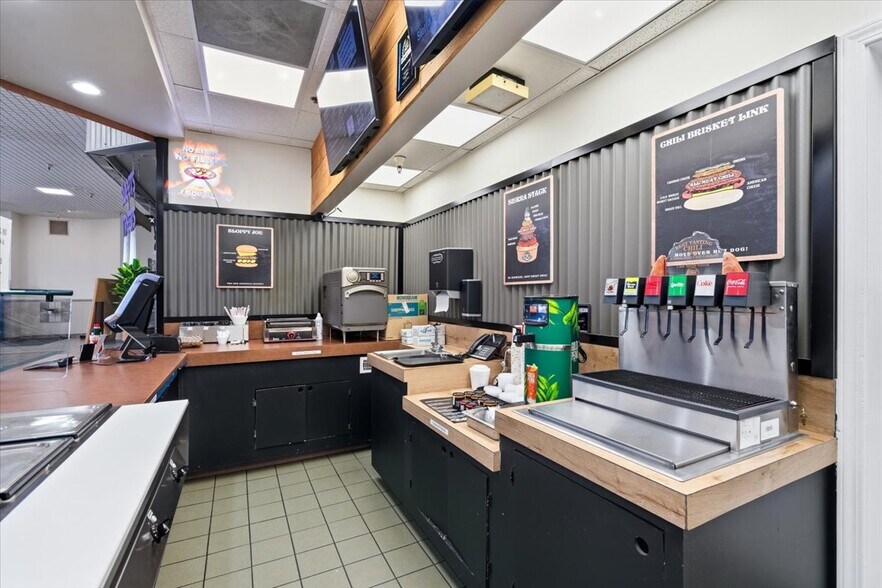 More Photos Of 200 W Hanley Ave, Coeur d'Alene Department Store For Sale